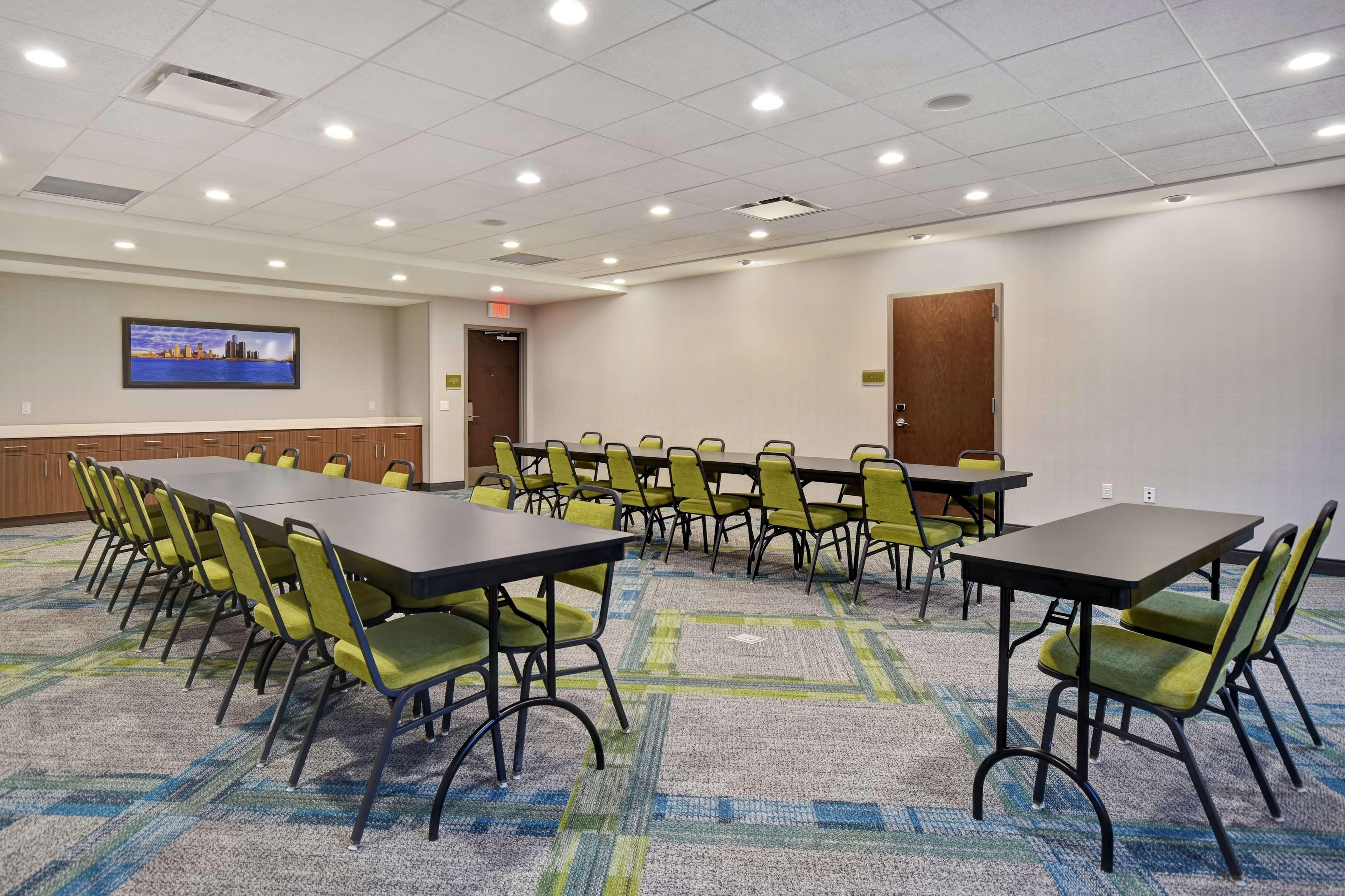 Home2 By Hilton Detroit Hotel 3*